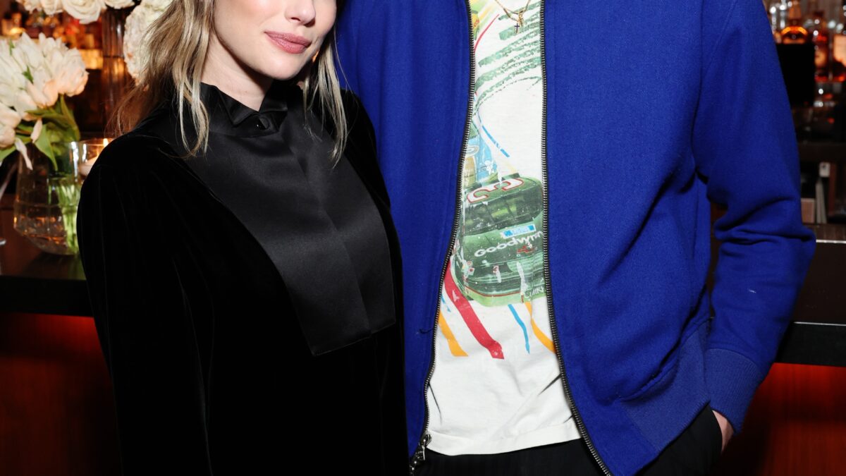 Emma Roberts e Cody John se casam em cerimônia íntima em Idaho após quatro anos juntos