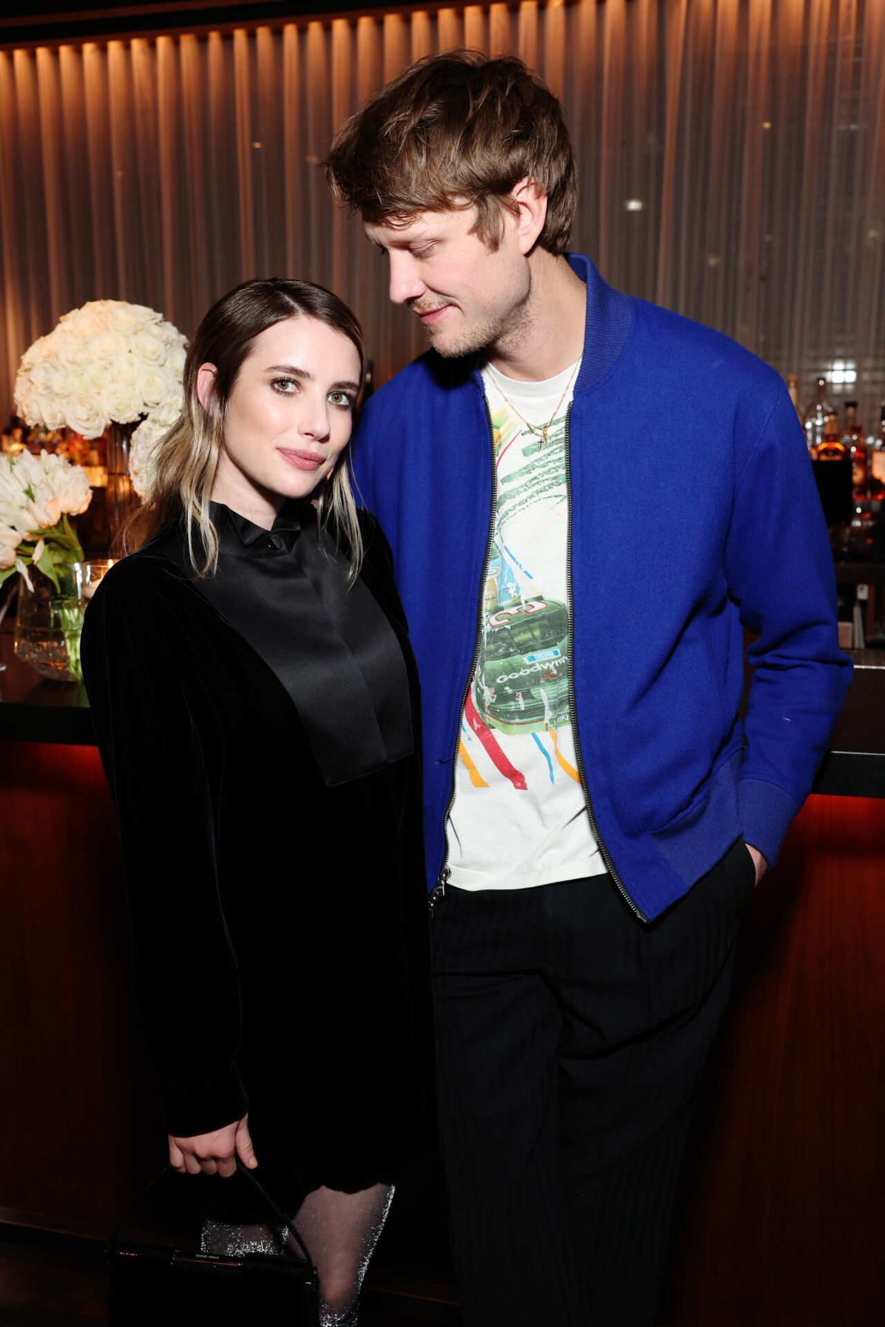 Emma Roberts e Cody John se casam em cerimônia íntima em Idaho após quatro anos juntos