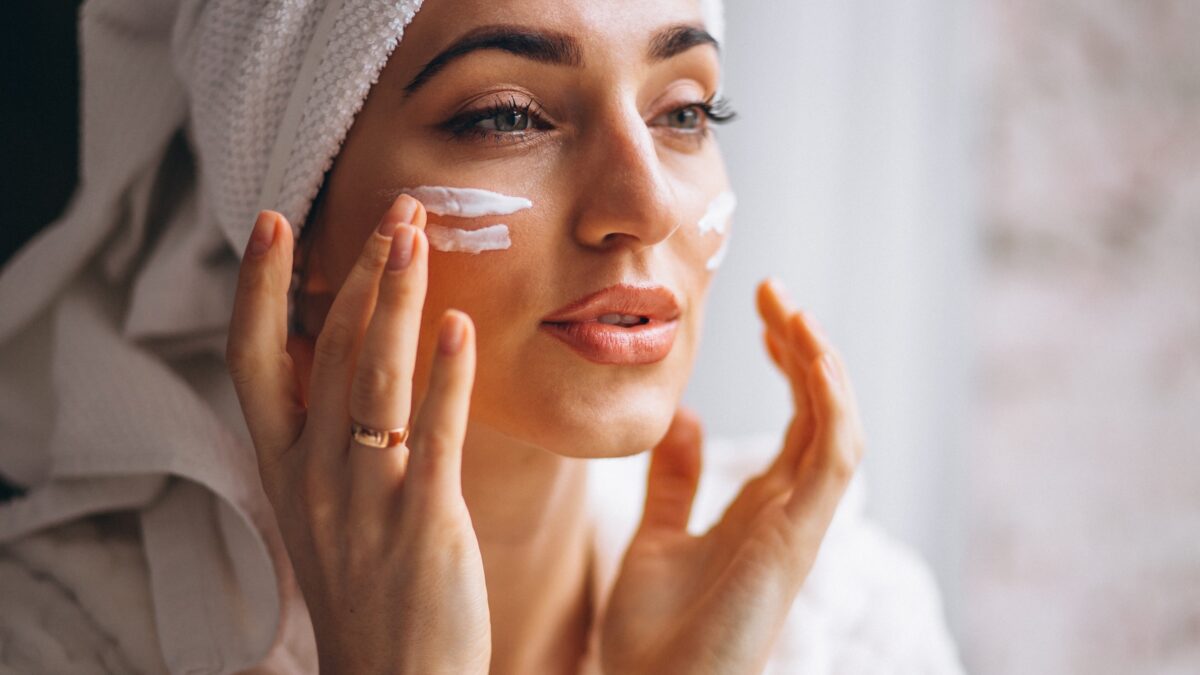 A estética moderna integra tecnologia, injetáveis e skincare para resultados personalizados