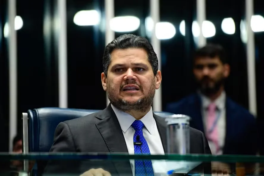 Alcolumbre adia promulgação de aposentadoria especial para agentes de saúde
