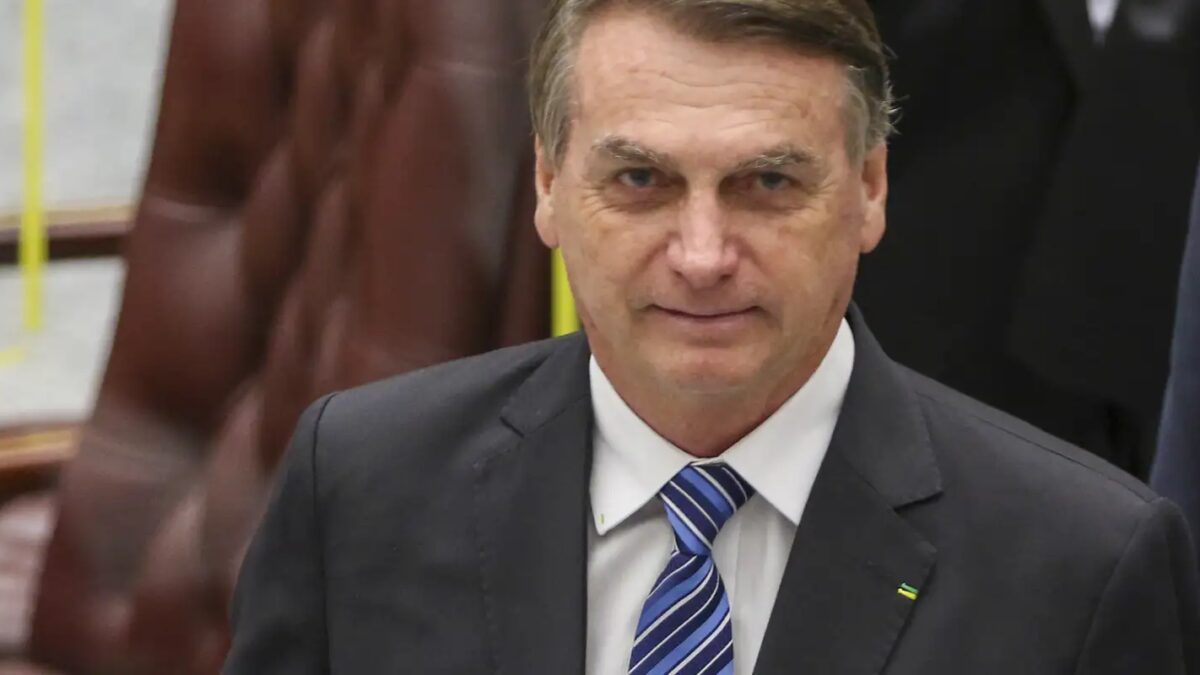 Alexandre de Moraes prorroga prisão domiciliar de Jair Bolsonaro sem prazo definido