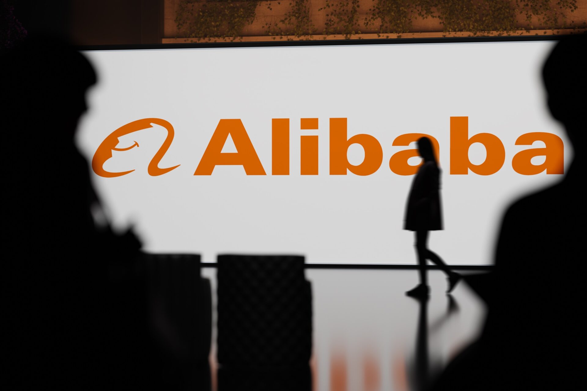 Alibaba proíbe uso de IA da Anthropic por riscos de segurança a partir de sexta-feira