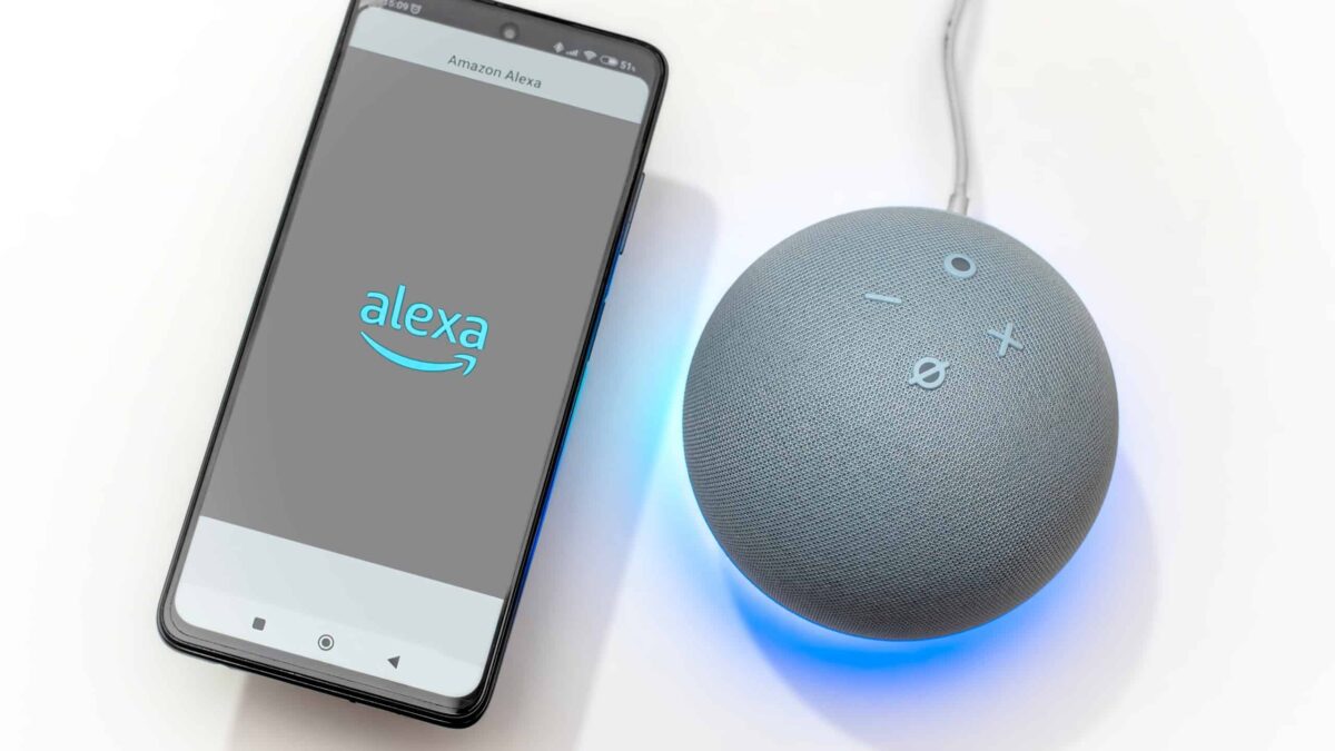 Amazon atualiza Alexa+ para executar comandos complexos em dispositivos inteligentes