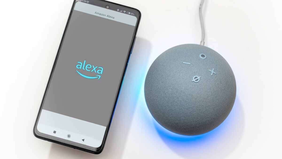 Amazon investe mais de R$ 516 milhões para tornar a Alexa a mais inteligente da história