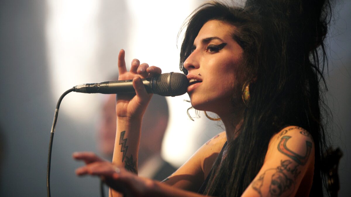 Amy Winehouse: 15 anos da perda de uma voz icônica e seu legado eterno na música