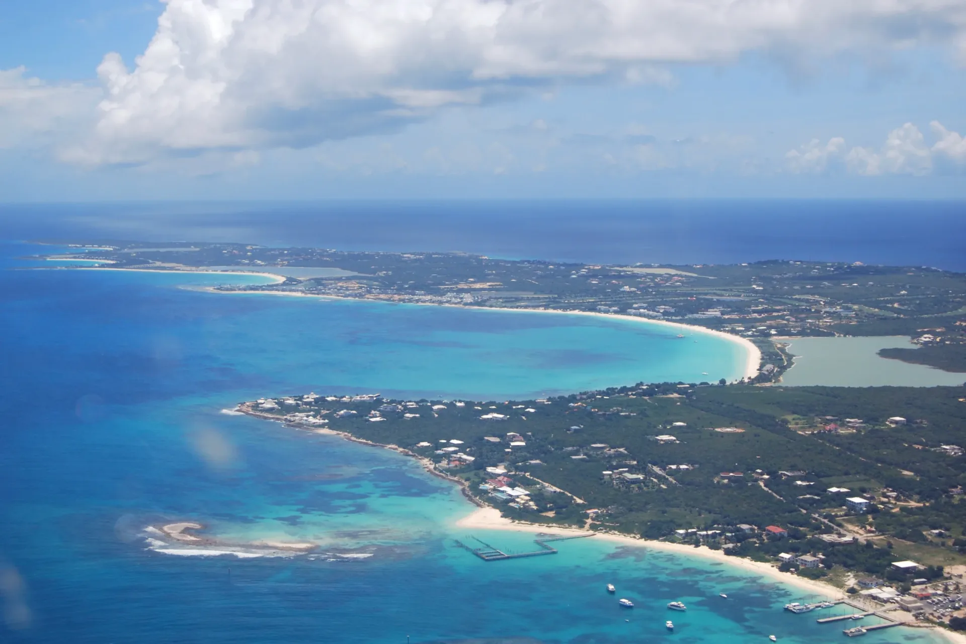 Anguilla fatura US$ 85,3 milhões com domínio .ai em 2025 impulsionado por IA