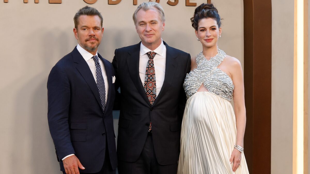 Anne Hathaway retorna ao cinema com A Odisseia e celebra reencontro com Nolan