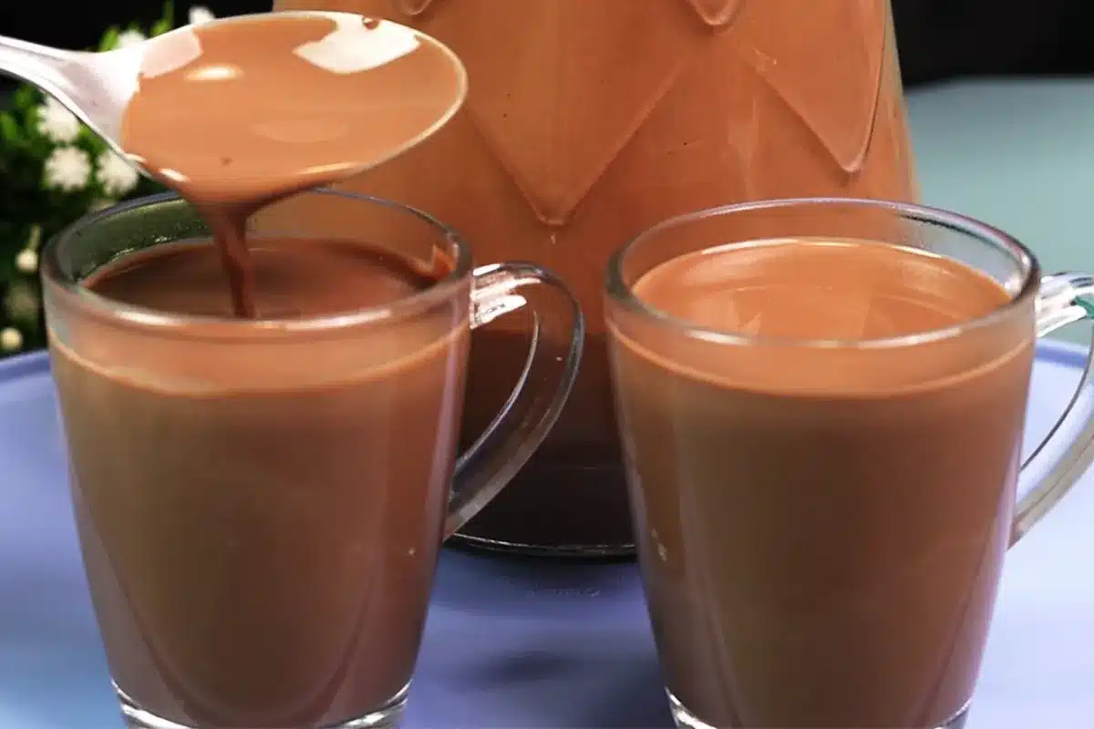 Aprenda a fazer chocolate quente cremoso sem leite condensado de forma fácil e rápida
