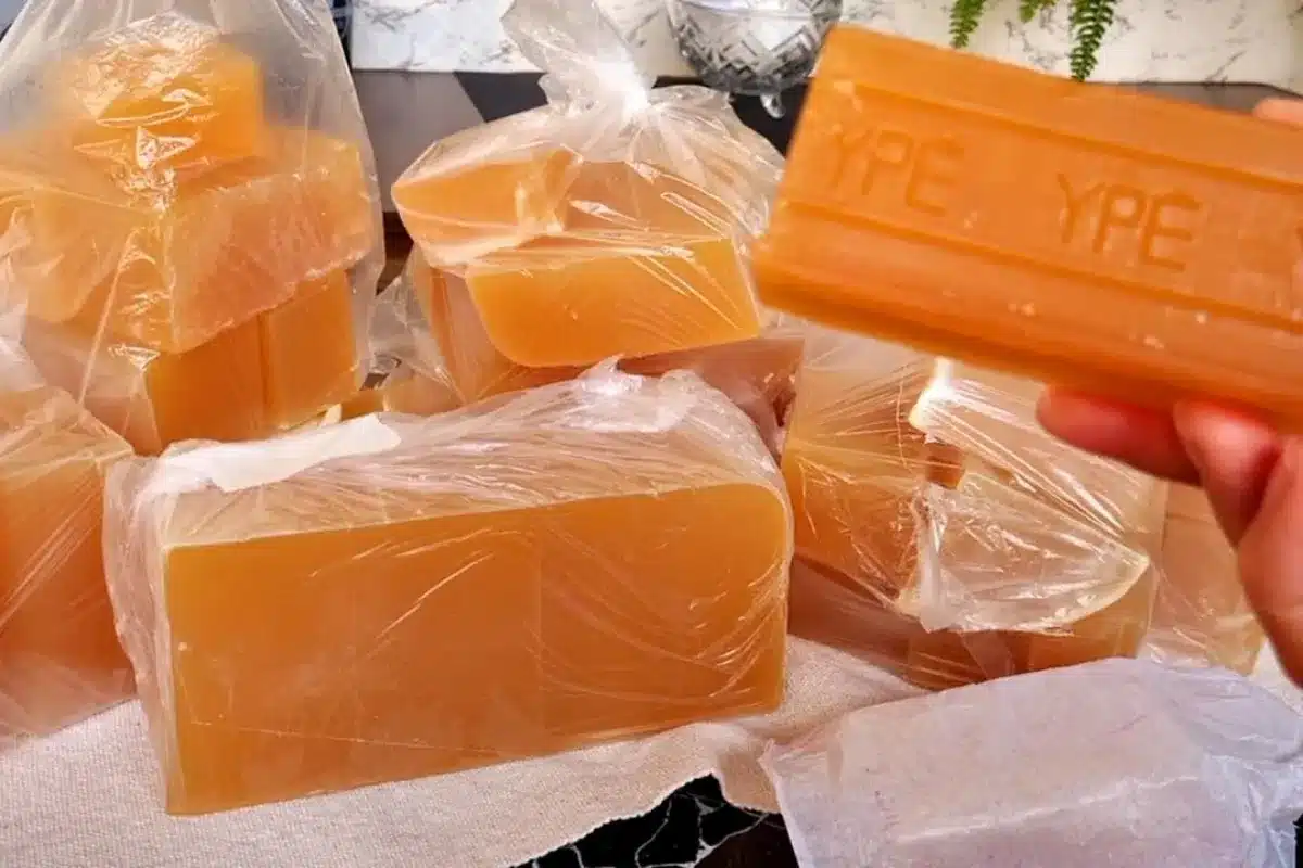Aprenda a fazer sabão de álcool caseiro com ingredientes simples e eficazes