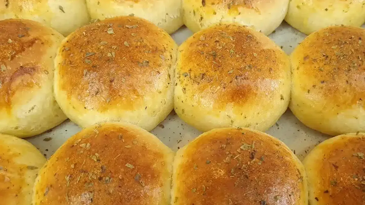 Aprenda a fazer um delicioso pão de cebola e receba muitos elogios!