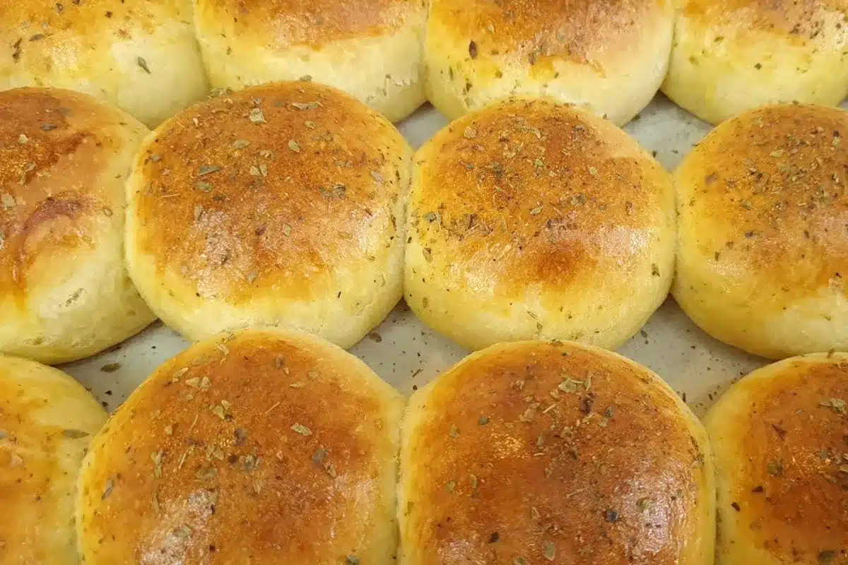 Aprenda a fazer um delicioso pão de cebola e receba muitos elogios!