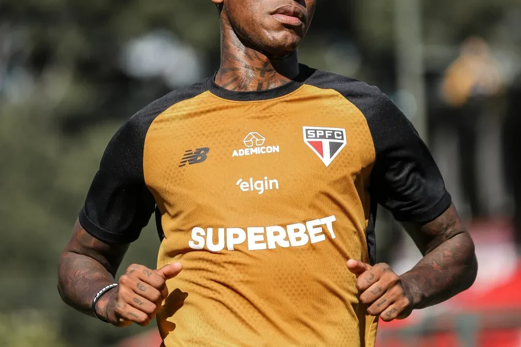 Arboleda busca ajuda psicológica e é reintegrado ao São Paulo após crise mental