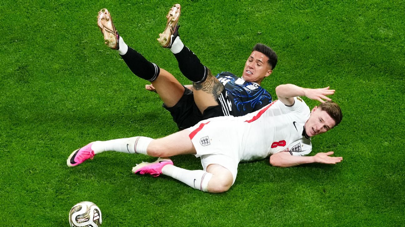 Argentina e Inglaterra igualam recorde de faltas em semifinal da Copa do Mundo