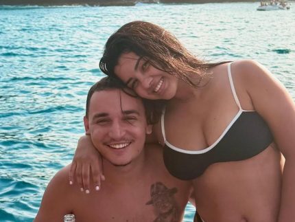 Ary Mirelle compartilha jantar romântico com João Gomes e faz piada sobre a noite