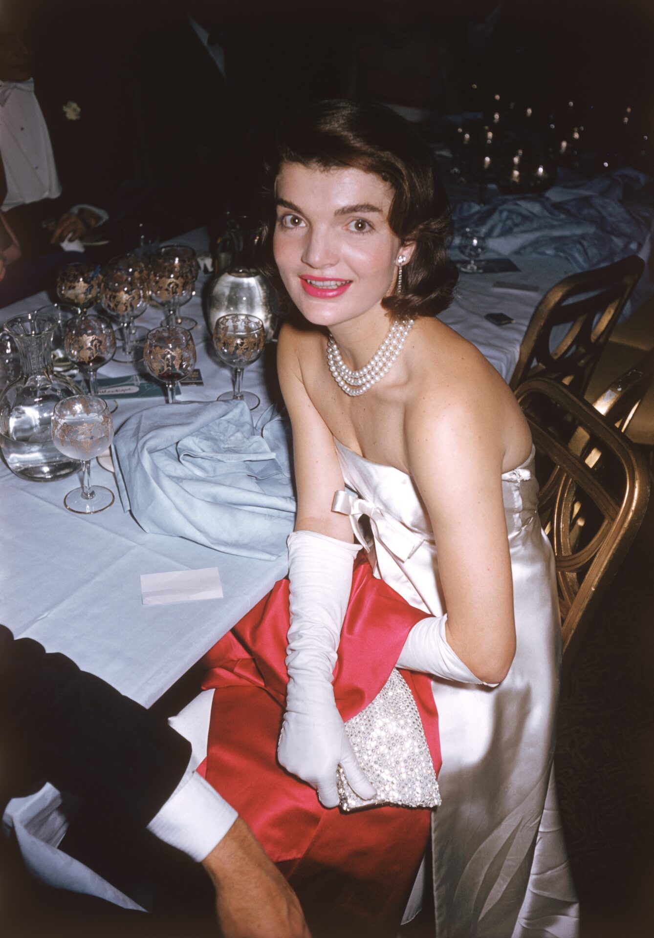 As pérolas: o acessório icônico que eternizou o estilo de Jackie Kennedy