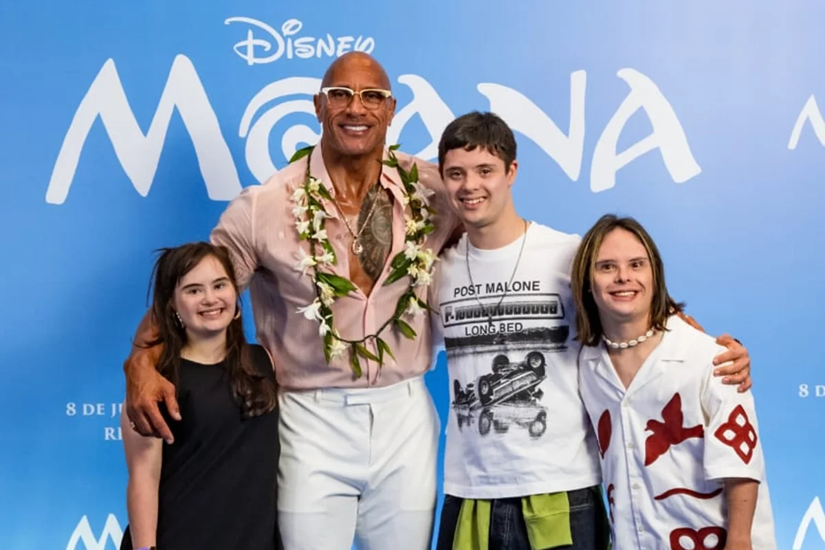 Atores com síndrome de Down realizam sonho e conhecem The Rock no Rio de Janeiro