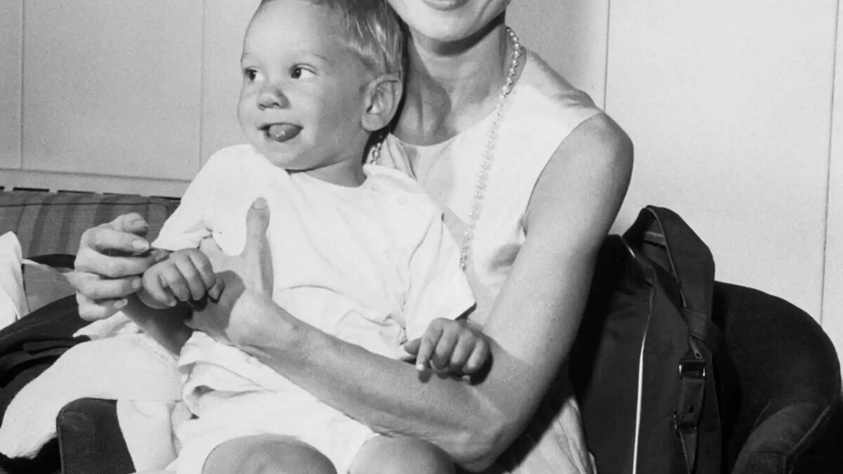 Audrey Hepburn enviou filho para internato após suposto sequestro do marido