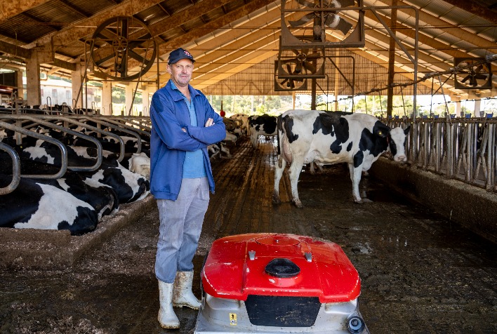 Automação na pecuária leiteira transforma rotina e incentiva sucessão familiar no campo