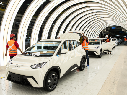 BYD vende 4.684 carros em 48 horas e quebra recorde de vendas no Brasil