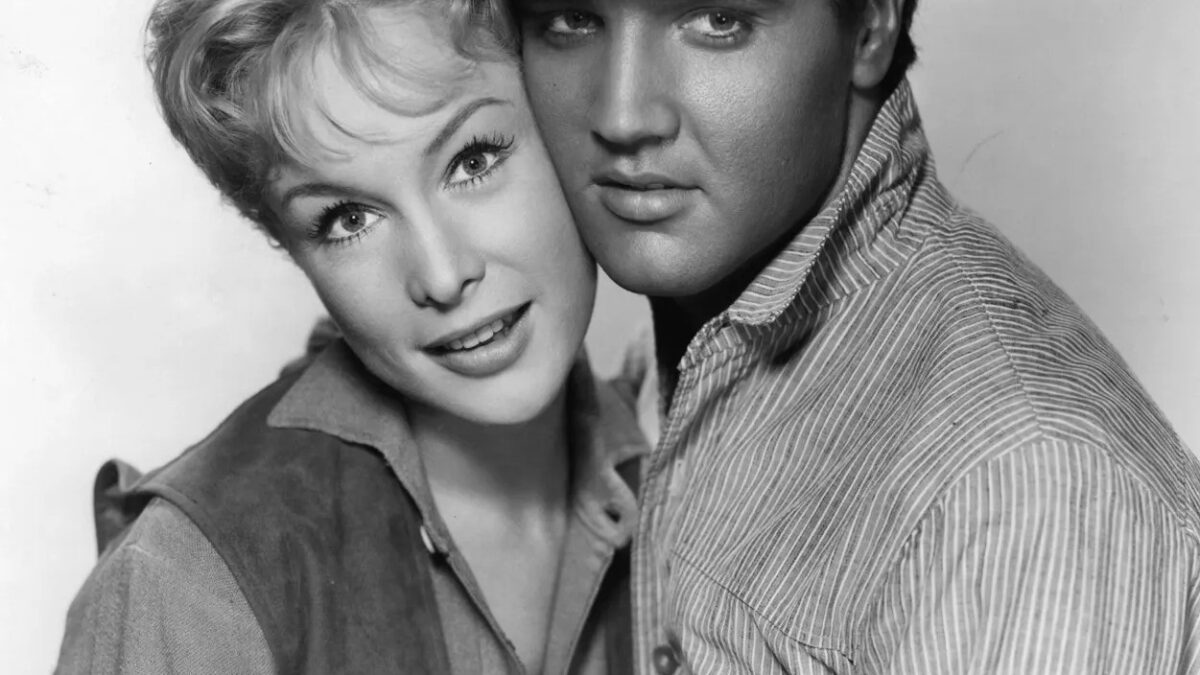 Barbara Eden critica Hollywood por não valorizar talento de Elvis Presley no cinema