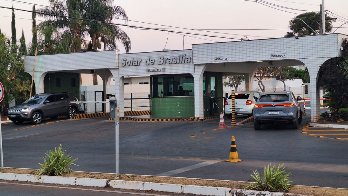 Bolsonaro solicita autorização ao STF para receber Javier Milei em prisão domiciliar