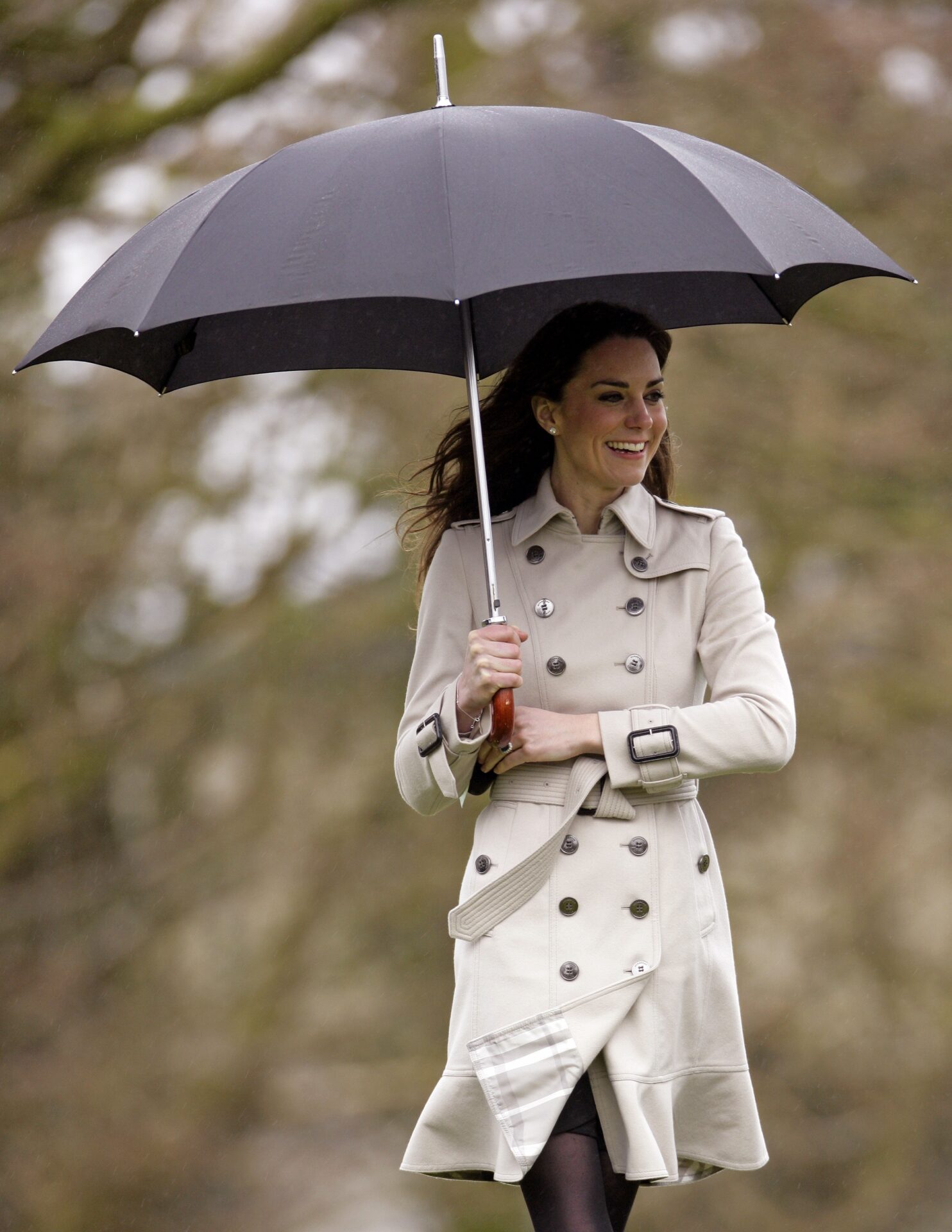 Burberry comemora 170 anos com exposição do trench coat em Londres