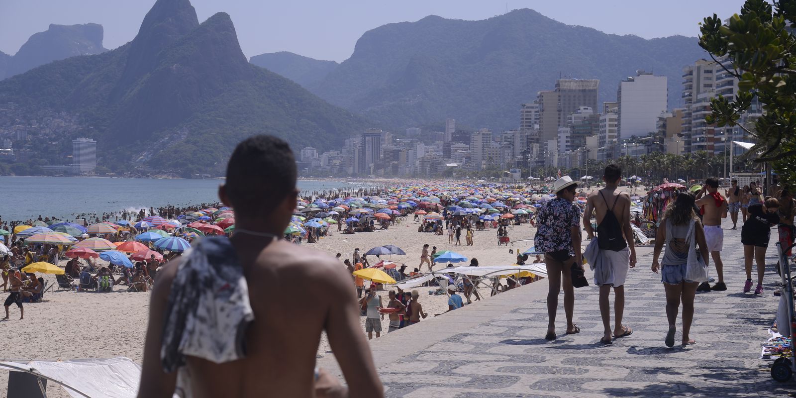 CNDH critica Programa Tolerância Zero e defende direitos de camelôs no Rio