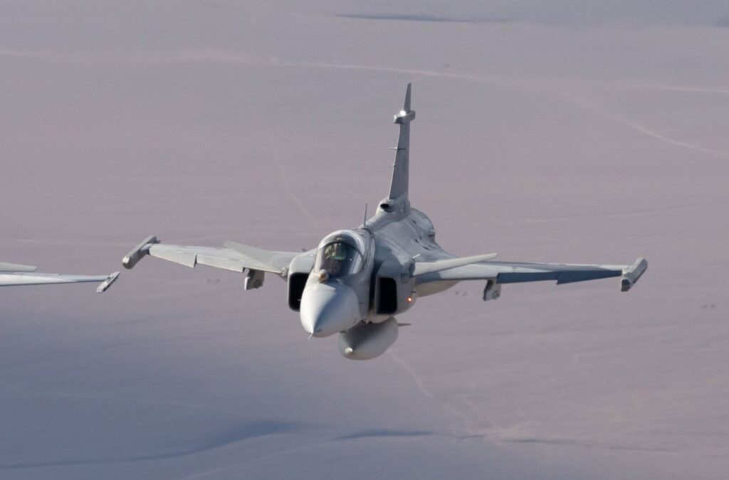 Caça Gripen da FAB realiza estreia internacional em exercício no Chile