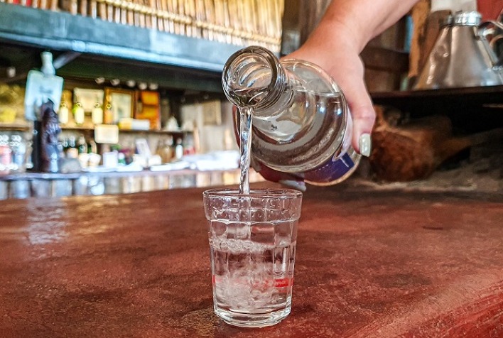 Cachaça de alambique se destaca em Minas com curso gratuito sobre drinks e empreendedorismo