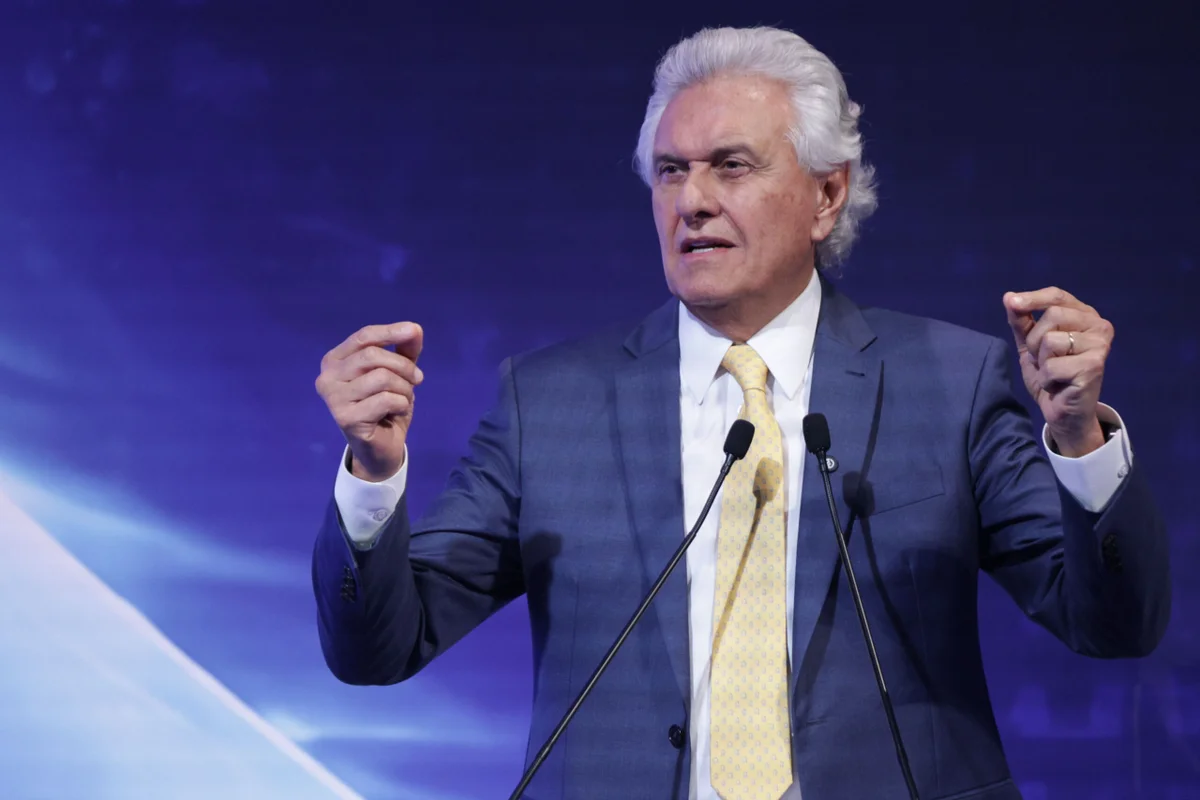 Caiado critica debate sobre jornada 6x1 antes das eleições e chama de irresponsável