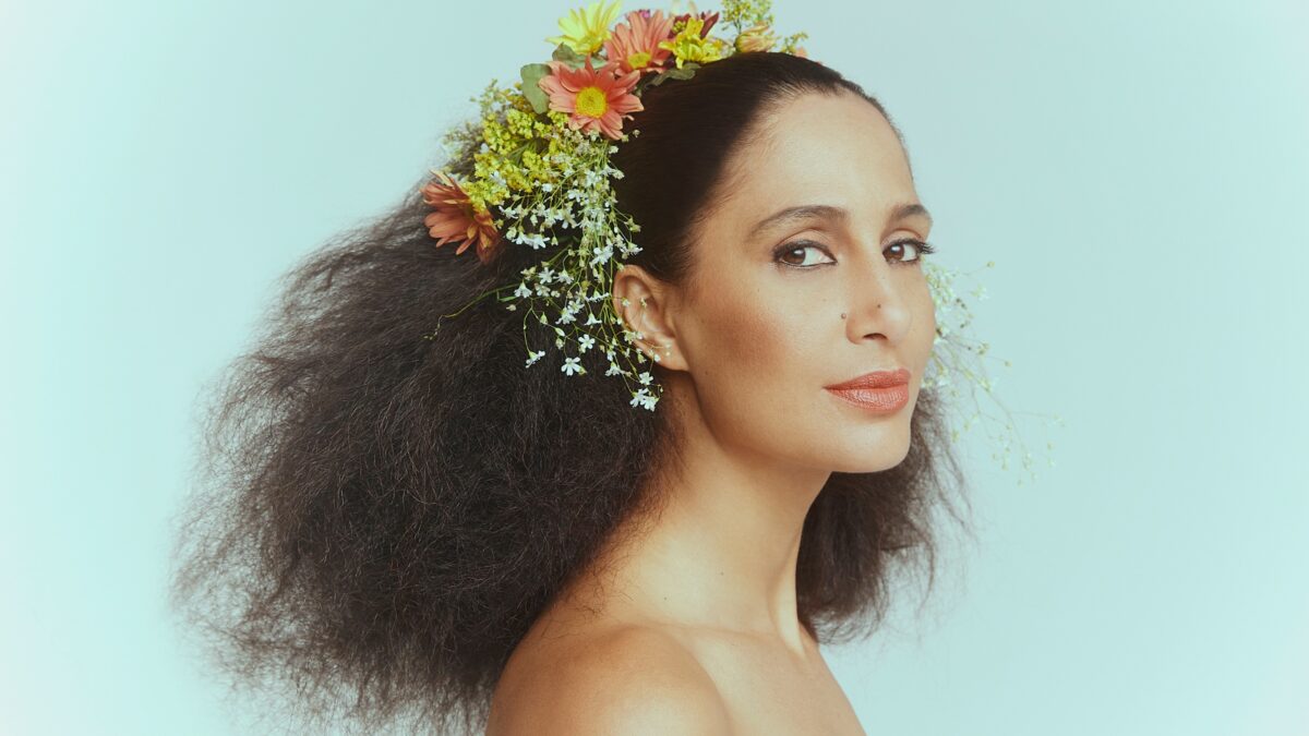 Camila Pitanga será Clara Nunes em cinebiografia que retrata a artista dos anos 70