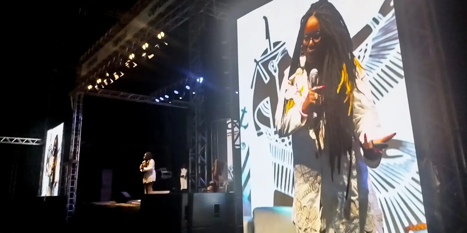 Carla Akotirene critica visão simplificada do racismo no Brasil durante congresso em Brasília