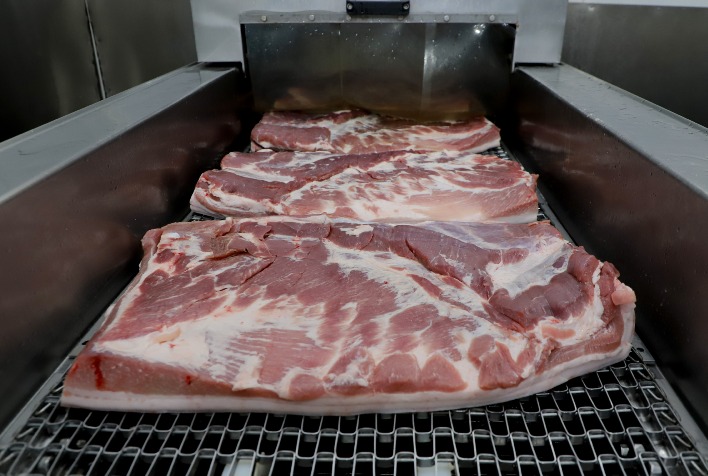 Carne suína sofre pressão no mercado interno, mas exportações alcançam recordes