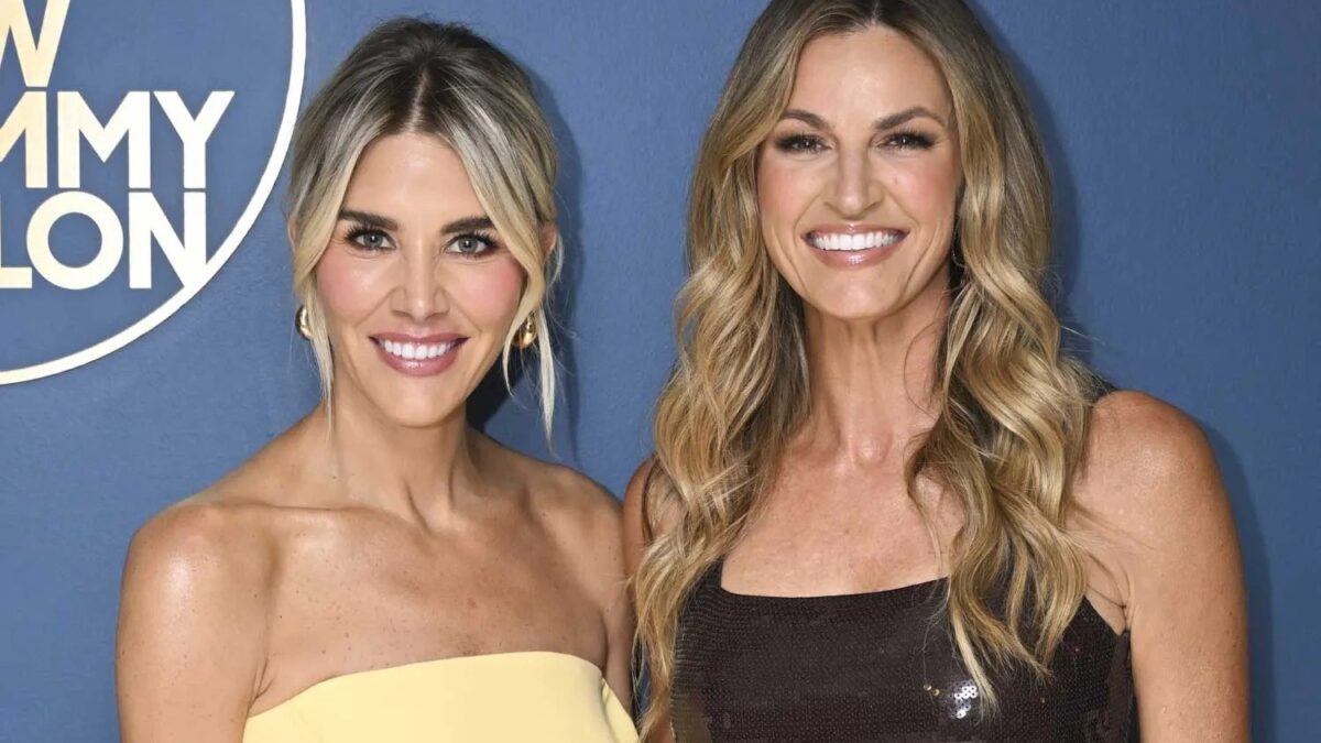 Charissa Thompson revela que vestido de casamento de Taylor Swift a feriu durante a festa