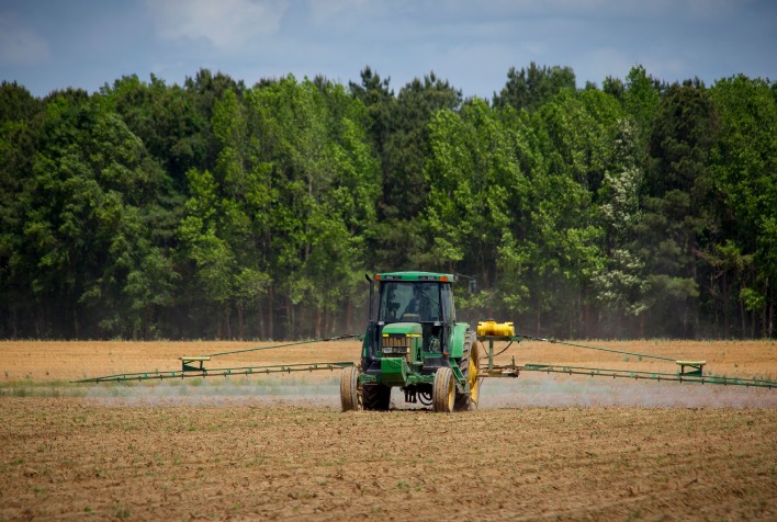 China aumenta investimentos em agroquímicos no Brasil e fortalece parceria estratégica