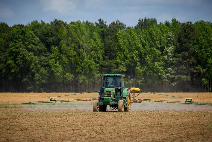 China aumenta investimentos em agroquímicos no Brasil e fortalece parceria estratégica