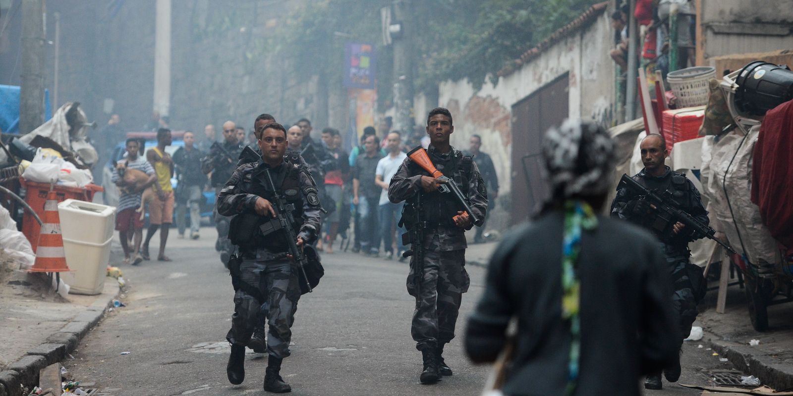 Classificação de PCC e CV como terroristas pode favorecer crime, alerta secretário