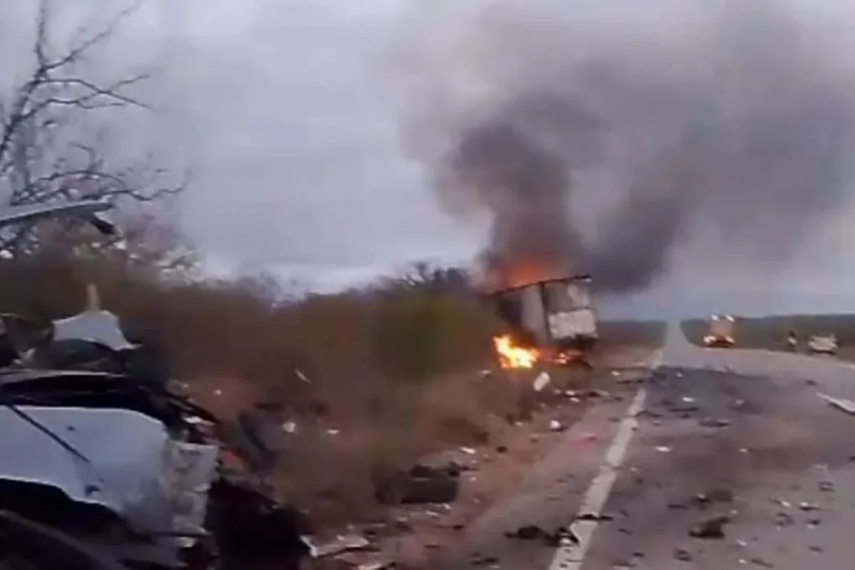 Colisão entre caminhão e van de pacientes deixa 7 mortos em Floresta, PE
