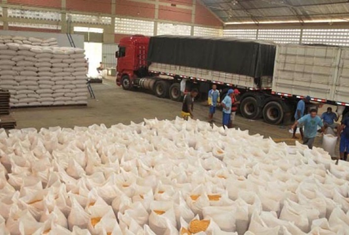 Conab realiza pregão para transporte de 16 mil toneladas de milho em oito estados