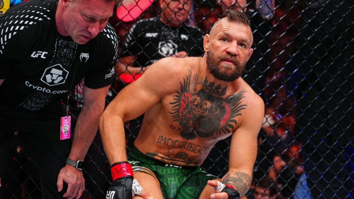 Conor McGregor se lesiona em retorno ao UFC e é nocauteado em 40 segundos