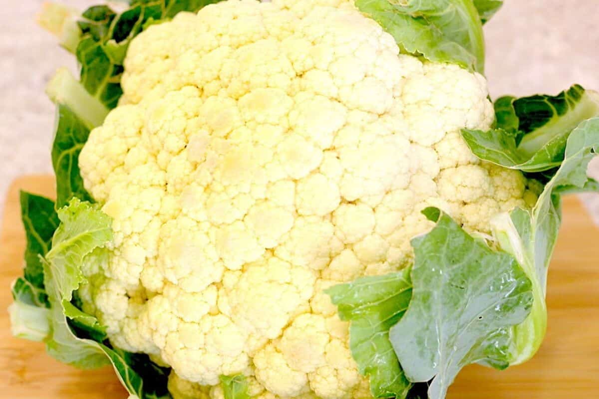 Couve-flor ganha versão surpreendente de pizza rápida e deliciosa