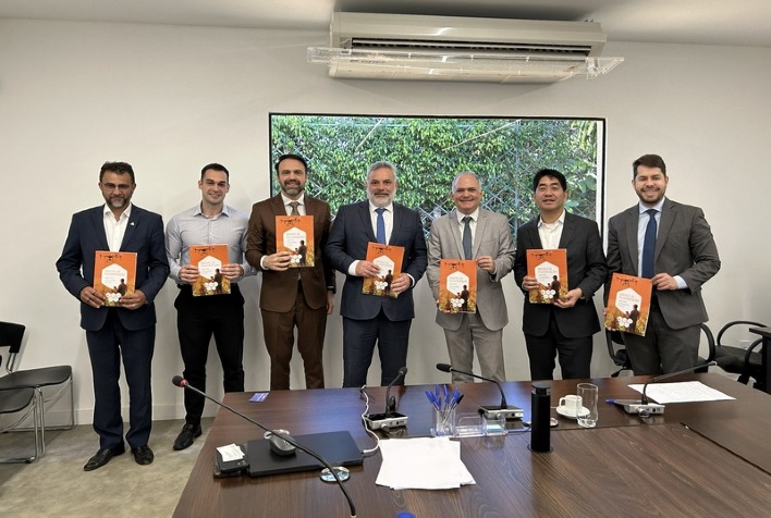 CropLife Brasil lança cartilha sobre uso seguro de drones na pulverização agrícola