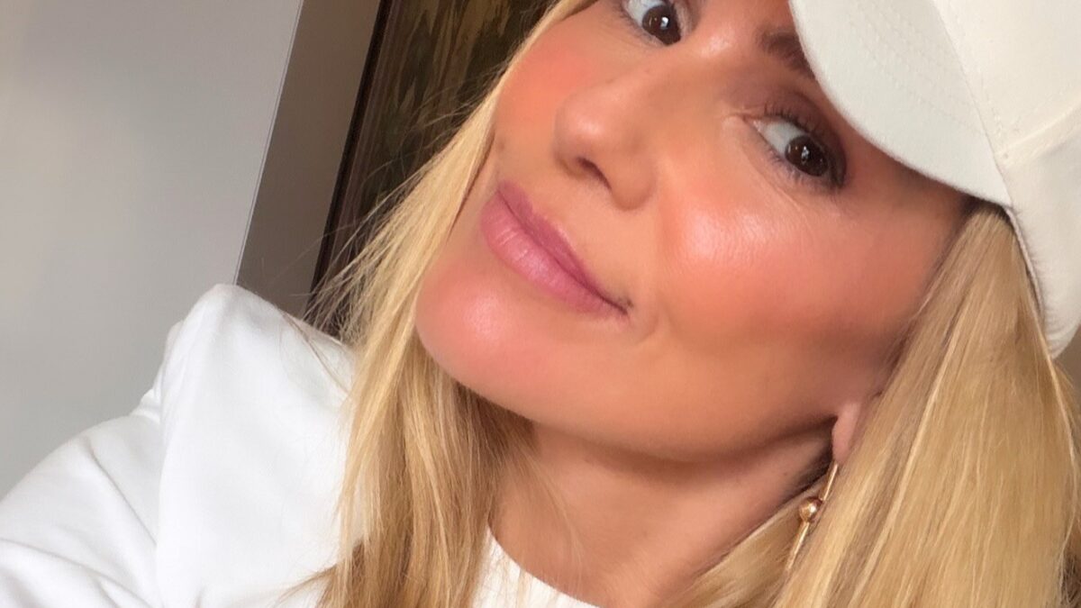 Deborah Secco aproveita dias de sol em Foz do Iguaçu com a filha Maria Flor