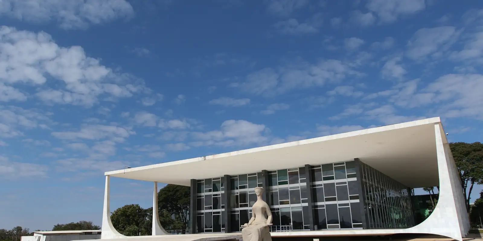 Defesa de Bolsonaro pede ao STF manutenção da prisão domiciliar por saúde e falta de falta grave
