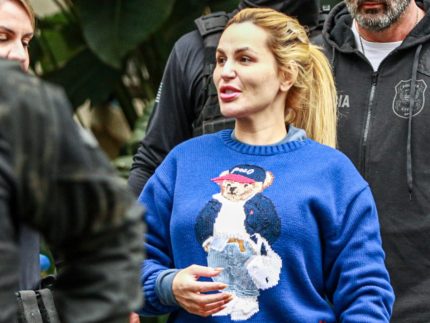 Defesa de Deolane Bezerra solicita laudos da água e pede transferência de presídio
