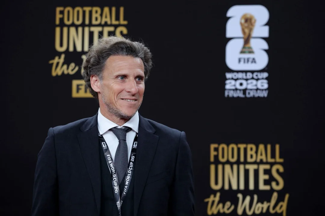 Diego Forlán é o novo técnico interino da seleção uruguaia após queda de Bielsa