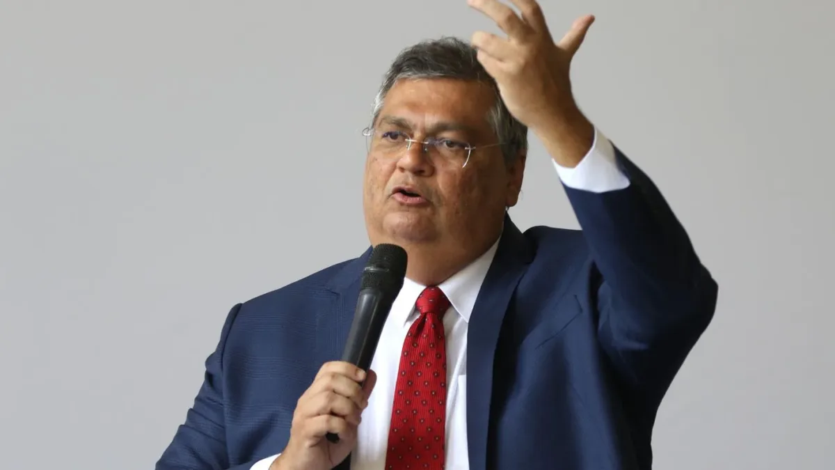 Dino bloqueia R$ 119 milhões de Valdemar Costa Neto por suspeitas de irregularidades em emendas
