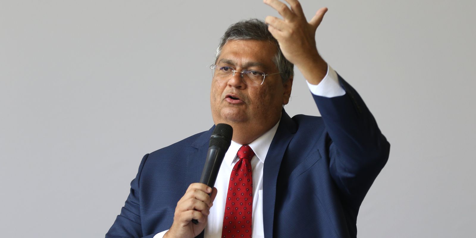 Dino bloqueia R$ 119 milhões de Valdemar Costa Neto por suspeitas de irregularidades em emendas