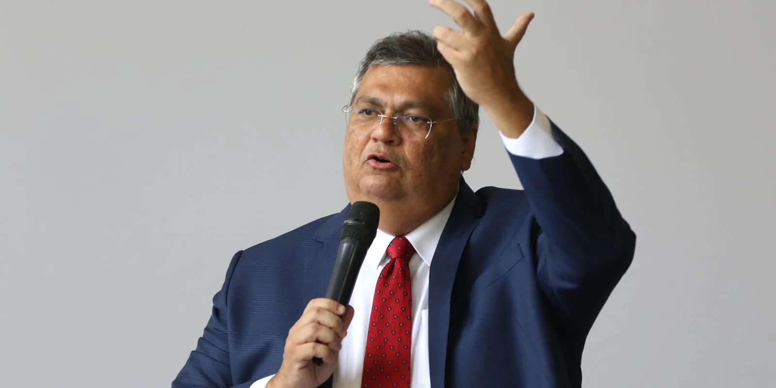 Dino bloqueia R$ 119 milhões de Valdemar Costa Neto por suspeitas de irregularidades em emendas