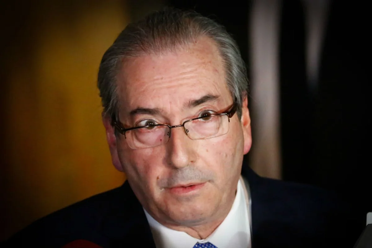 Dino determina bloqueio de R$ 6,1 milhões em bens de Eduardo Cunha por irregularidades
